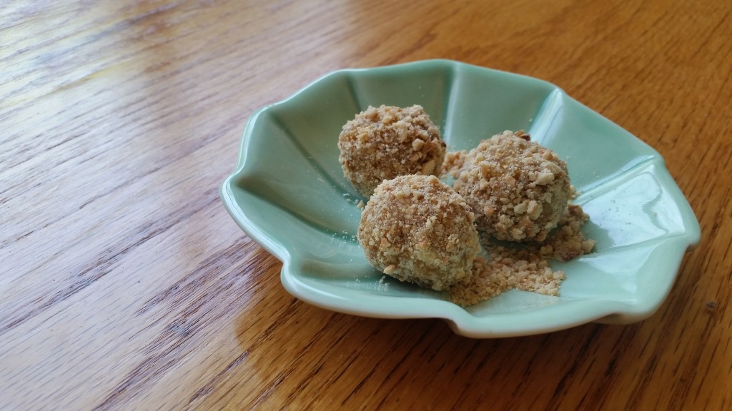 Delicious apricot and cashew nut balls. 
