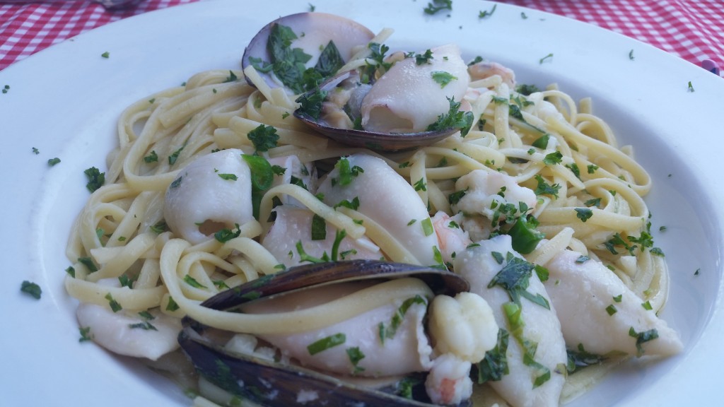 Seafood linguine with clams, mussels, pants and calamari 