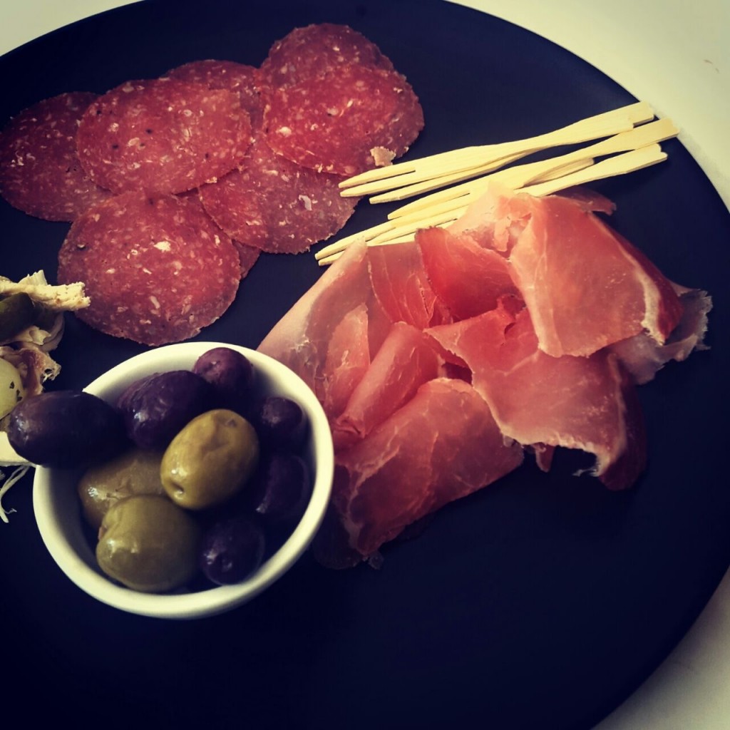 Serrano ham, olives and chourico